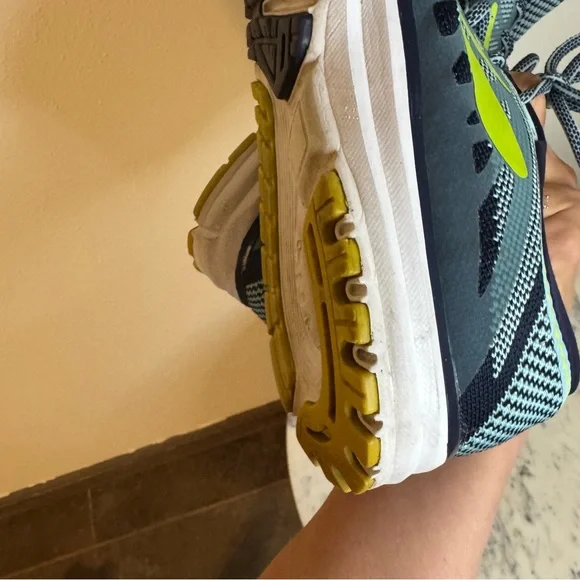 Brooks Revel Shoes Size 11 Womens
Very good condition blue green running - Picture 12 of 12